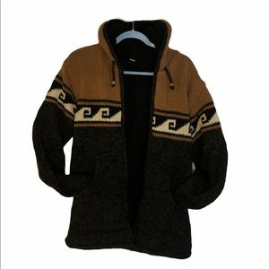 Beautiful and warm Nepalese Sweater ⚡️